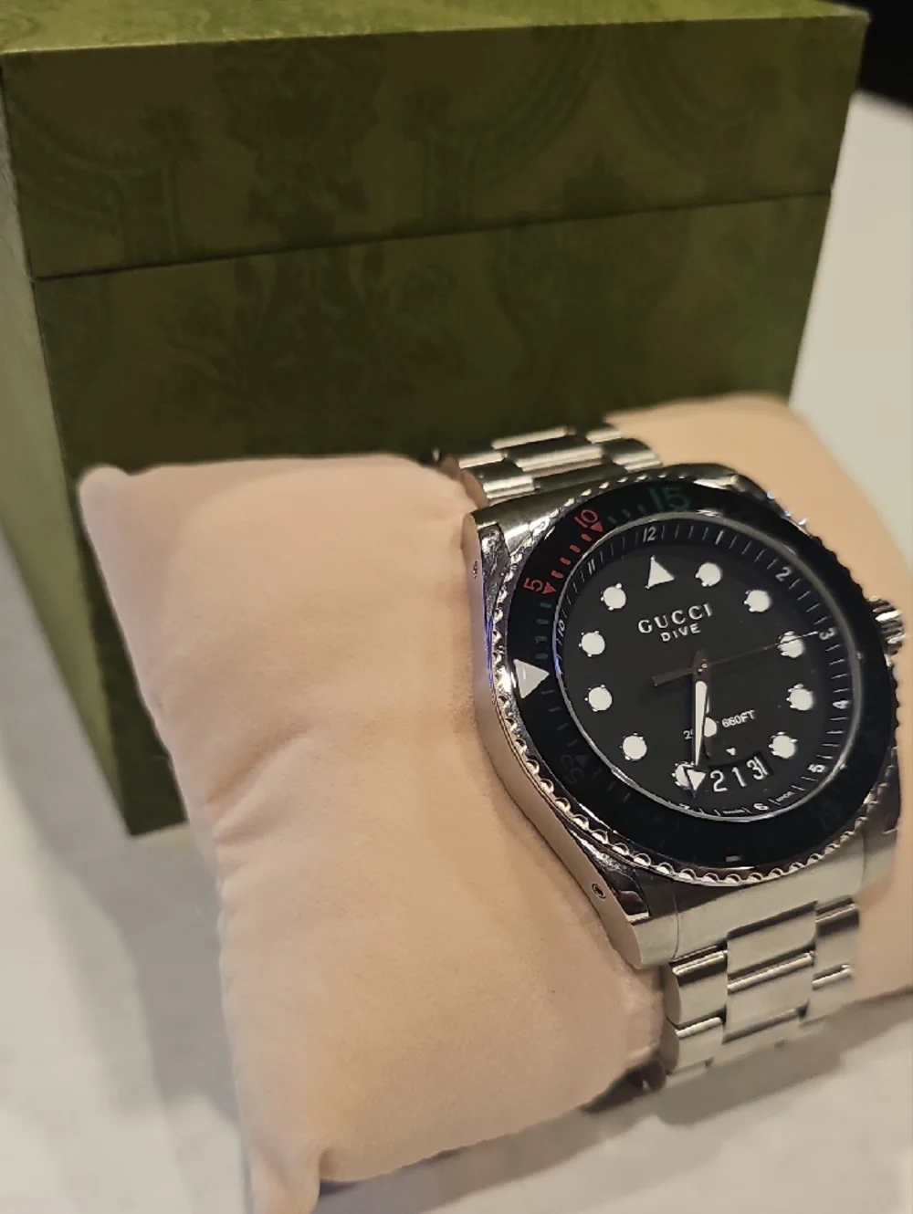 Gucci Black Dial Dive Watch with Stainless Bracelet - Picture 3 of 6